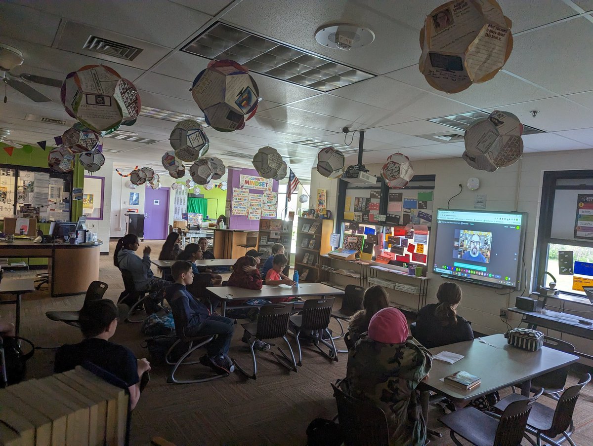 librarylover3's tweet image. We are so excited! Some of our @CarverMSCougars are getting to hear @AlanGratz via Crowdcast. #spslib