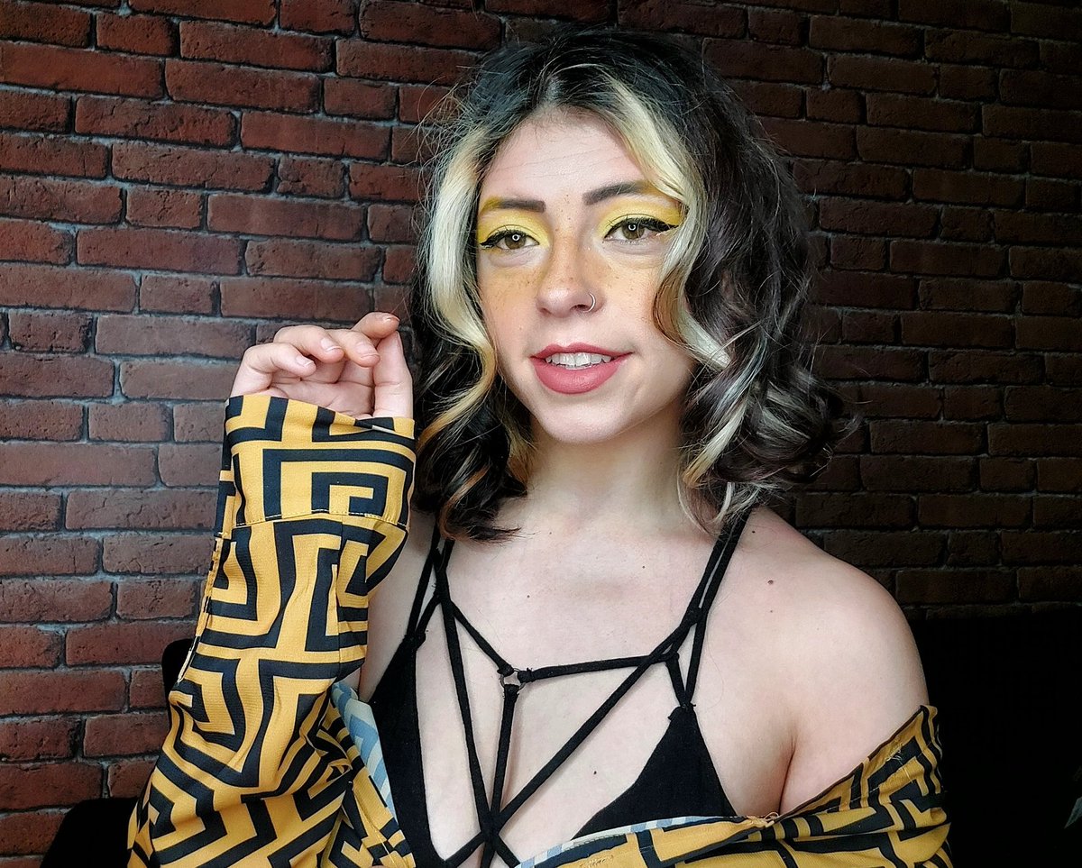 Elyxiss tweet media