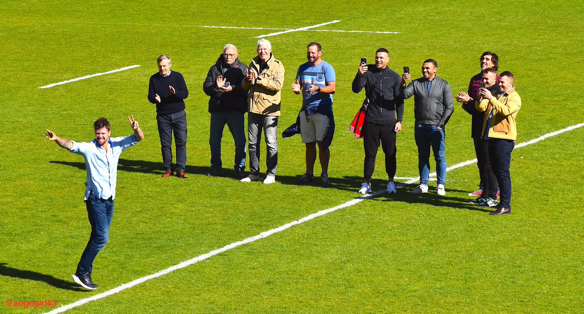 angegirl83's tweet photo. … Ils ont fait vibrer Mayol, ils l’enflamment encore !!! 🔴⚫️👏👏 #JVN @drew_mitchell @giteau_rugby @BryanHabana #JMFL @SonnyBWilliams #carlhayman #ericchamp #andreherrero #jeromegallion … Merci @mouradhfc Merci @RCTofficiel https://t.co/aaP6Vi97tU