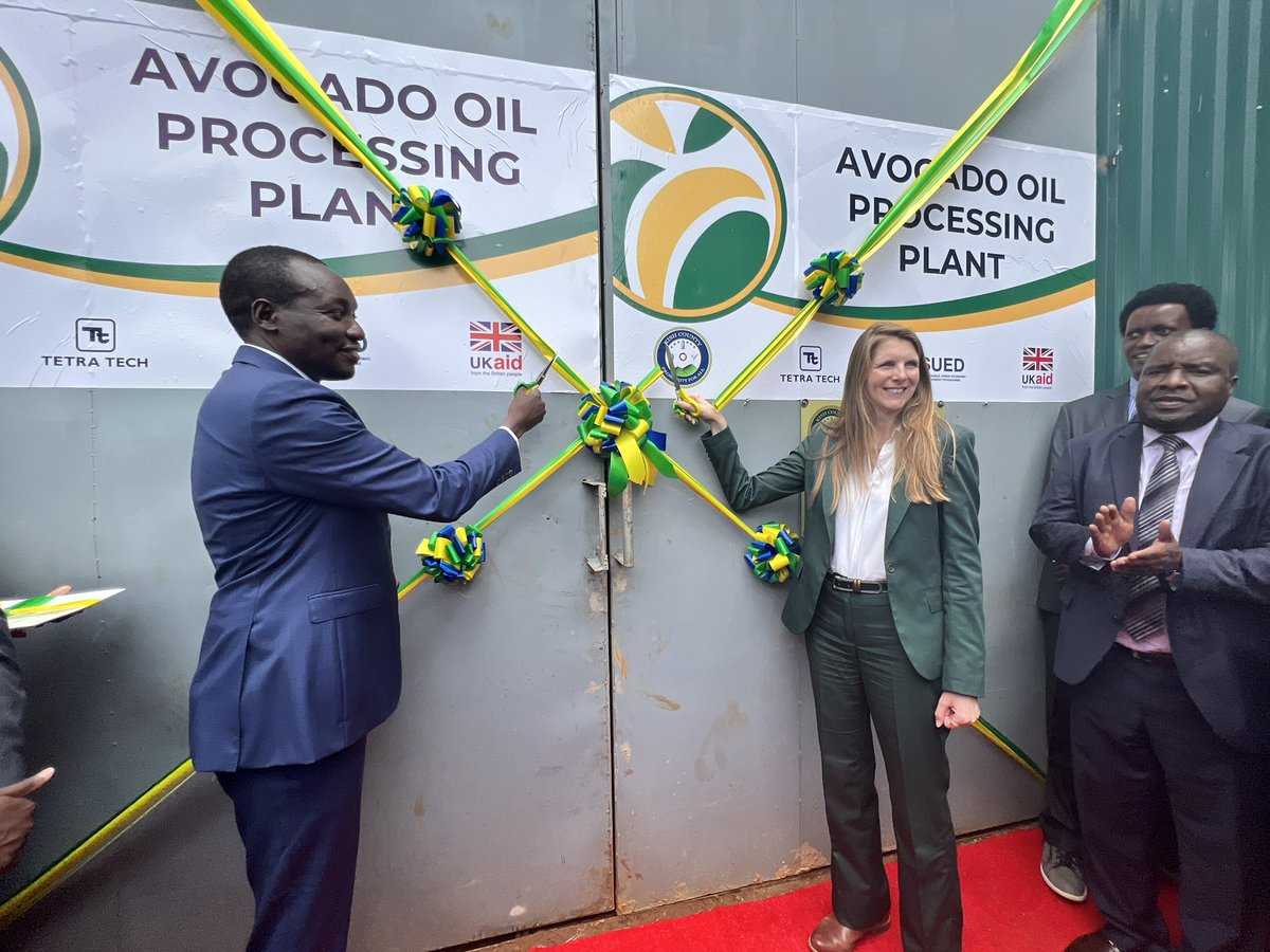 SuedKenya's tweet photo. @JaneMarriottUK and @SimbaArati launch a 70 tonne 🥑 oil processing plant in Kisii. The facility will utilize 🥑 that are locally sourced to produce oil for the export market.

The investment project is a partnership between @UKinKenya, @KisiiCountyGov and Avofresh. https://t.co/iYQ1s8opRA