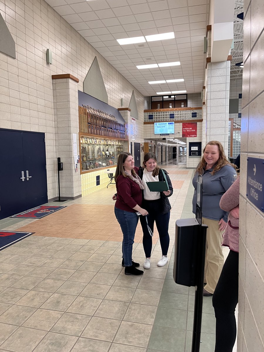 ReedsburgSD's tweet photo. 👏Congratulations to Hannah Klang!

She is the recipient of the CESA 5 Youth Apprenticeship Scholarship. Way to go Hannah! 👍

#ReedsburgPride https://t.co/EnWntD2z7y