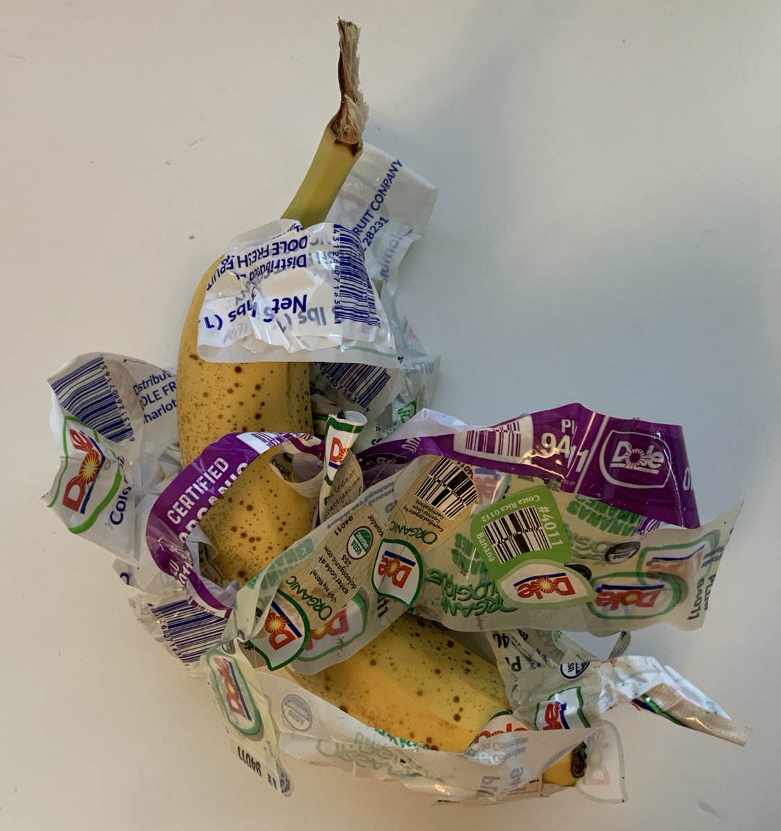 BeyondPlastAct's tweet image. Do you ever buy @DoleSunshine bananas and feel like this⬇️ is what you've brought home?  #PlasticPollution sucks. Time to #RethinkPackaging @DoleTweets