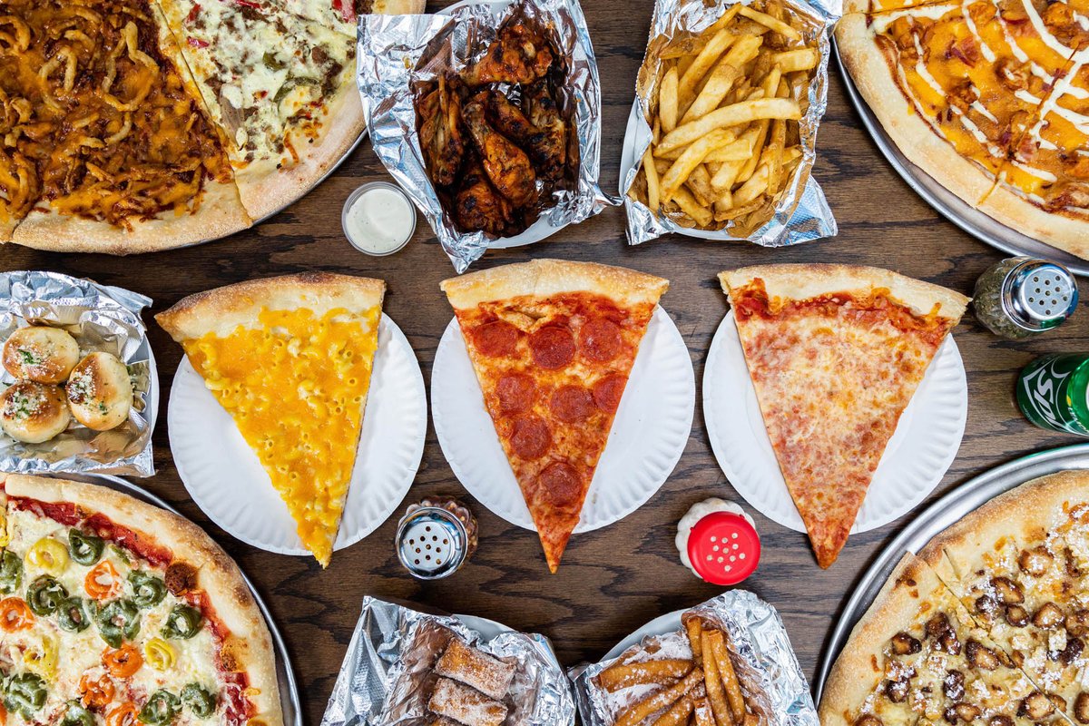 BigGsPizza's tweet photo. We're proud to offer great comfort food and a friendly staff! ... https://t.co/jTIPePOBIE