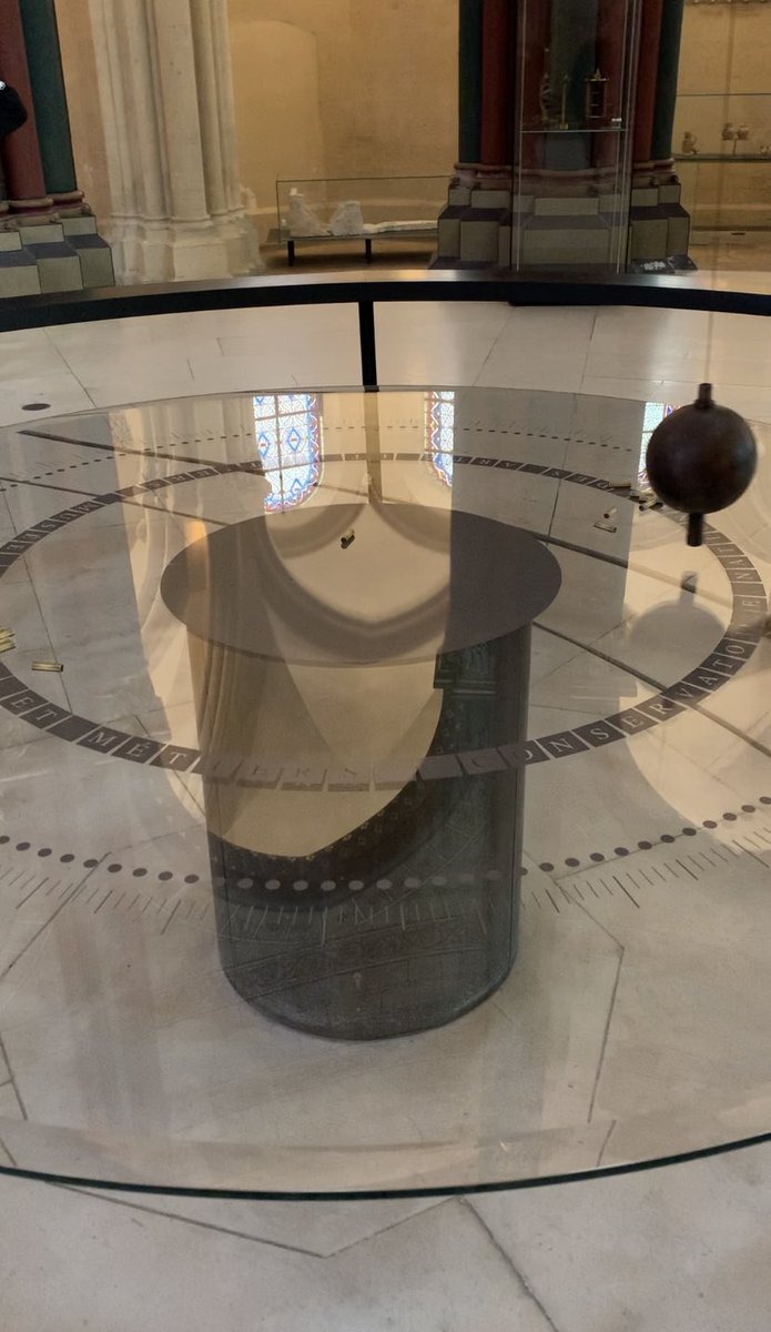 AlexReisser's tweet photo. Das Foucaultsche Pendel im 
@ArtsetMetiers #Paris #umbertoeco https://t.co/Xg3NO9HPBQ