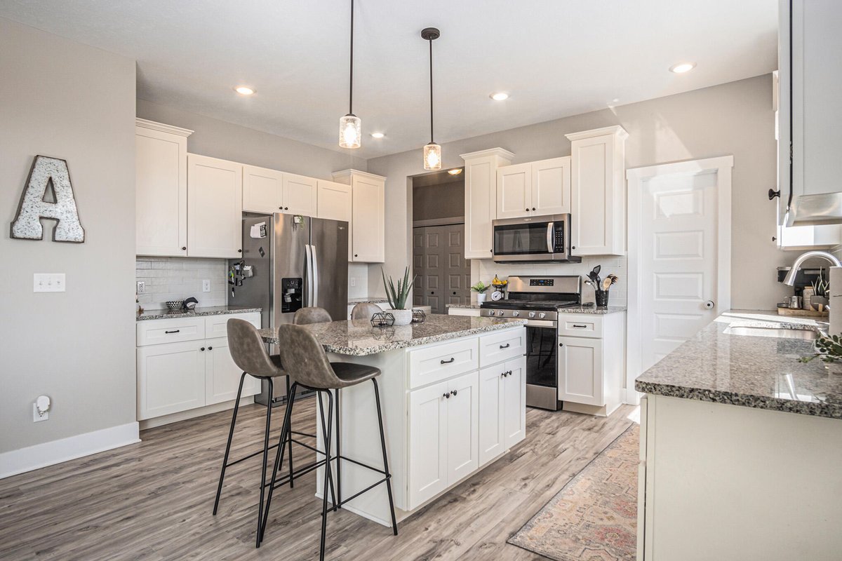 Lakefrontman's tweet photo. NEW LISTING! 12634 Riverton Rd., Grand Haven Spectacular 4 bed/2.5 bath home featuring an open floor plan, walk-out basement, great yard &amp; pond views! New in 2019 w/ neutral decor&amp; modern finishes. Fabulous location close to schools, parks &amp; Lake Mich. $499,900 #greenridgerealty https://t.co/rHS2frc2Qs