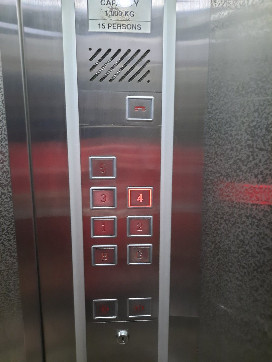 buncilluver's tweet photo. Lift ada angka 4
Jarang ada nih 
#Lift
#angka4
#number4
#angkakeramat https://t.co/VfGBCZdhif