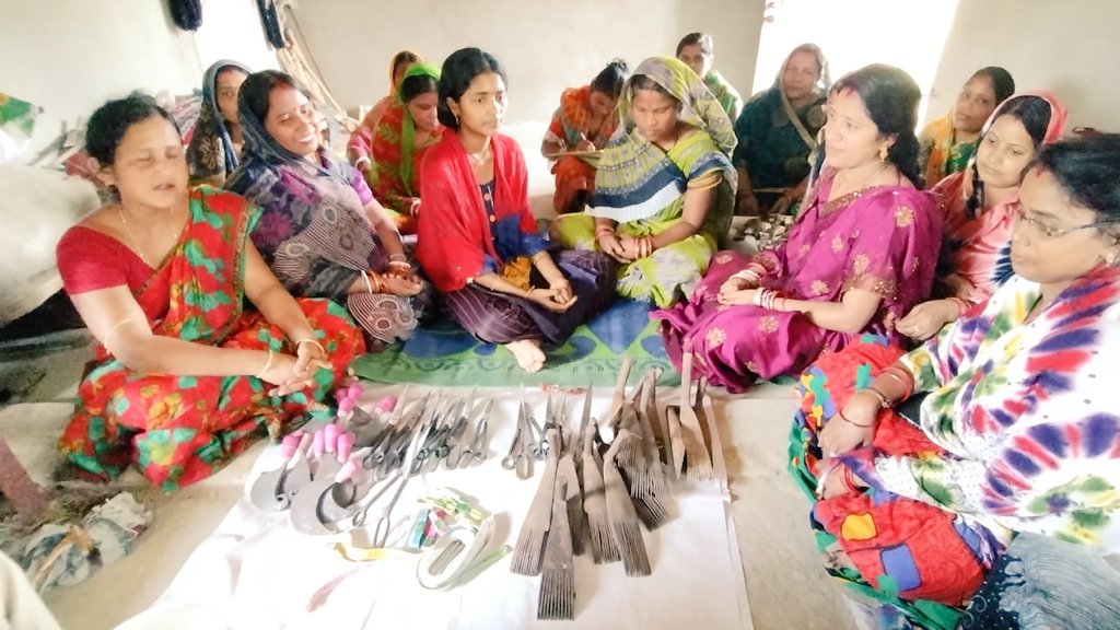 KendraparaAdh's tweet photo. Distribution of toolkits to trainees at MCM training centre at Kharisan,Kendrapara in presence of ADH alongwith HPO &amp; MCM @HTH_Odisha @DhciOdisha https://t.co/ju3W58eo1f