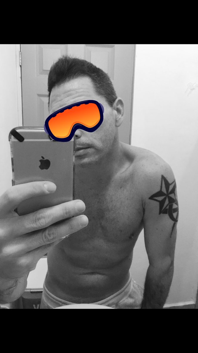 GerardoPdC's tweet photo. Hay de selfies a selfies y pito selfie. Y en blanco y negro 🤳😎😍🥵🔥 #PlayaDelCarmen #SinglePDC https://t.co/11XkCQcEkL