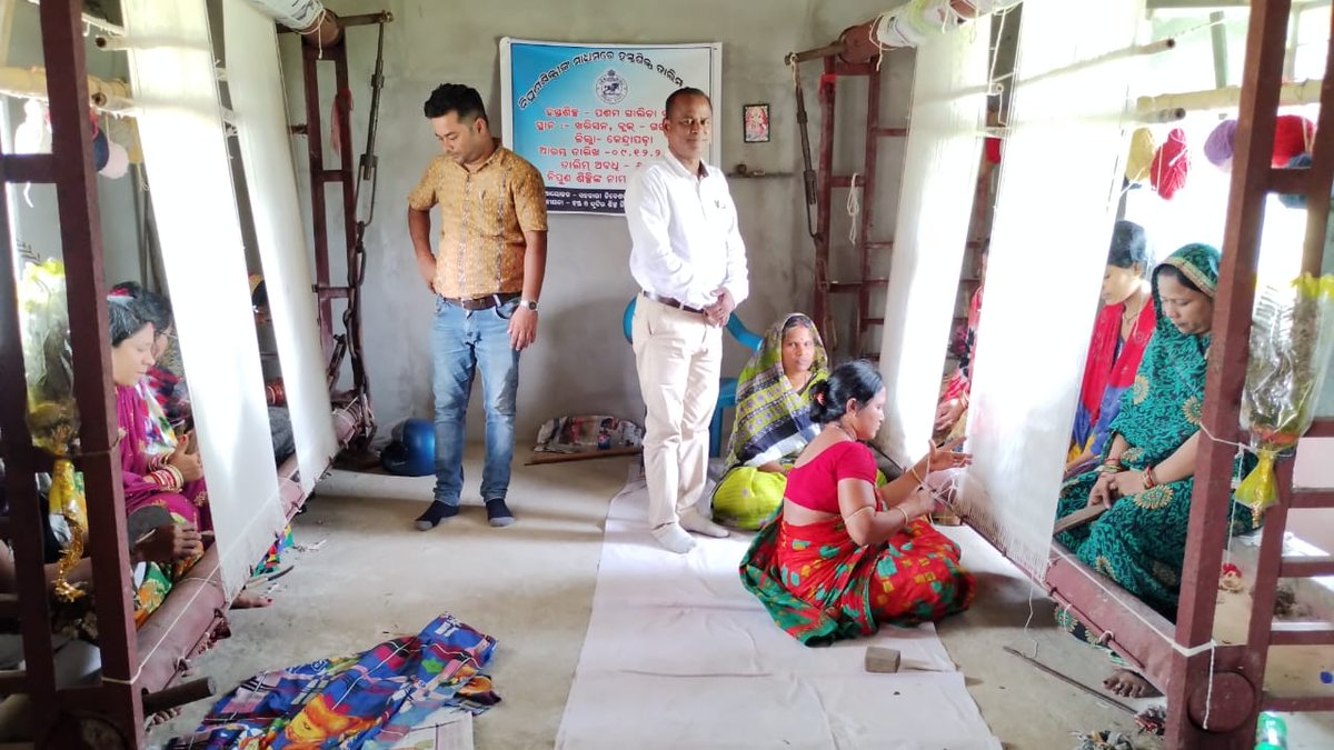 KendraparaAdh's tweet photo. Distribution of toolkits to trainees at MCM training centre at Kharisan,Kendrapara in presence of ADH alongwith HPO &amp; MCM @HTH_Odisha @DhciOdisha https://t.co/ju3W58eo1f