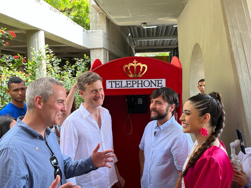 cobritish's tweet photo. El Embajador de @UKinColombia, @HodgsonGeorge, Darren Coyle, director de @cobritish y @jaimepumarejo alcalde de @alcaldiabquilla, llegan al lanzamiento oficial de este programa que lleva educación bilingüe de alta calidad a los colegios públicos de Barranquilla.
#SoyBilingüe https://t.co/xFSHB2xxTA