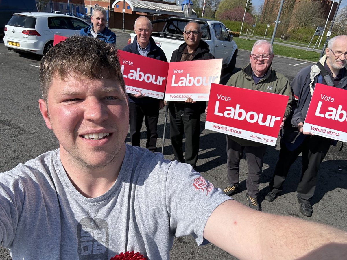 WHPLabour's tweet photo. Our fantastic Woodhouse Park Labour team have been out again over the weekend talking to local people and getting some amazing feedback about the hard work we are doing for the ward. Thank you to the local residence who came out leafletting alongside our candidate @davidgmarsh https://t.co/WjrWkRR1aU