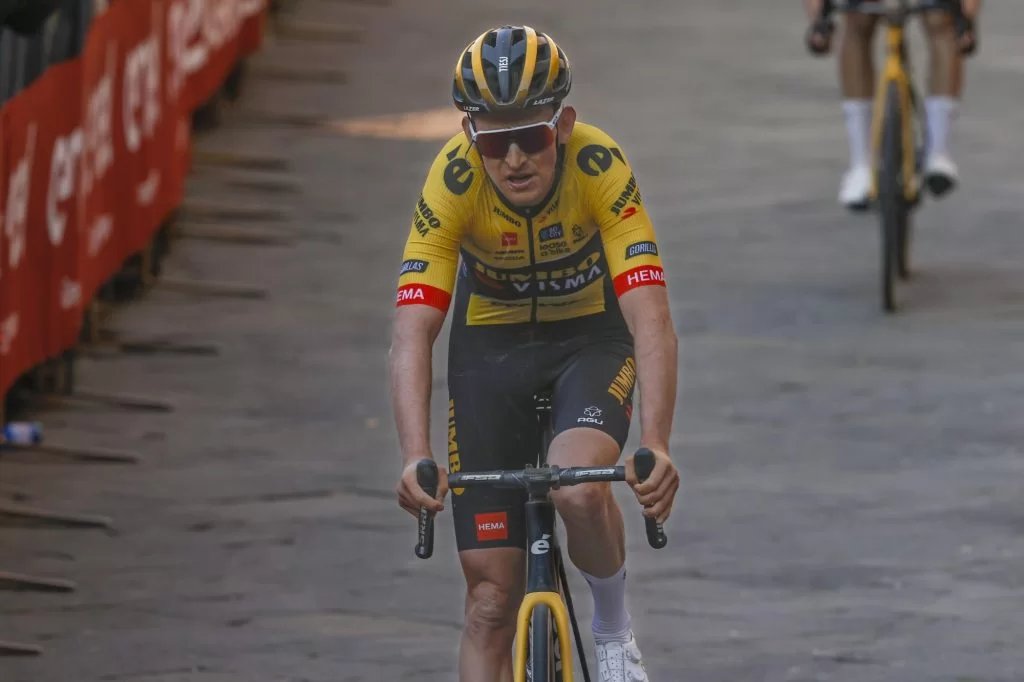 LRoisDuPeloton's tweet photo. Jumbo-Visma pour #FlecheWallonne

🐝BENOOT Tiesj, 1er #KBK23 3e #StradeBianche 11e en 2022
🐝HOFSTEDE Lennard
🐝LEEMREIZE Gijs
🐝OOMEN Sam
🐝VALTER Attila, 5e #sreadeBianche23
🐝VAN DER SANDE Tosh
🐝VAN EMDEN Jos

#cyclisme #wielrennen https://t.co/nu1QuO8PMj