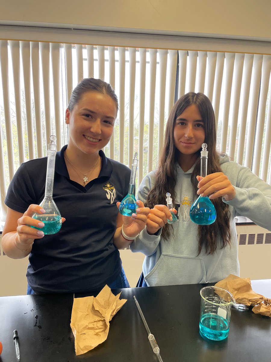 MsENicoletti's tweet photo. Learning how to make diluted solutions in chemistry! Using water today! Hands on experience for using formula C1V1=C2V2. @HNMCS  @MsENicoletti https://t.co/yma90oNVOI