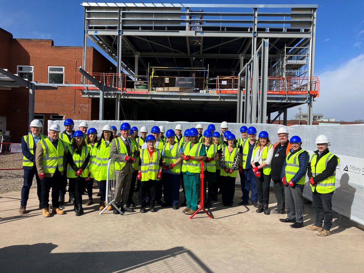 TilburyNorth's tweet photo. Throwback to @wuthnhs enjoying signing the last piece of steel to celebrate #construction progress of their new Urgent & Emergency Care Facility at Arrowe Park Hospital & a great opportunity for the team to make their mark on the building! π·ββοΈποΈπ·ββοΈ
#TilburyDouglas #Steelsigning https://t.co/KVAe7IVyzZ