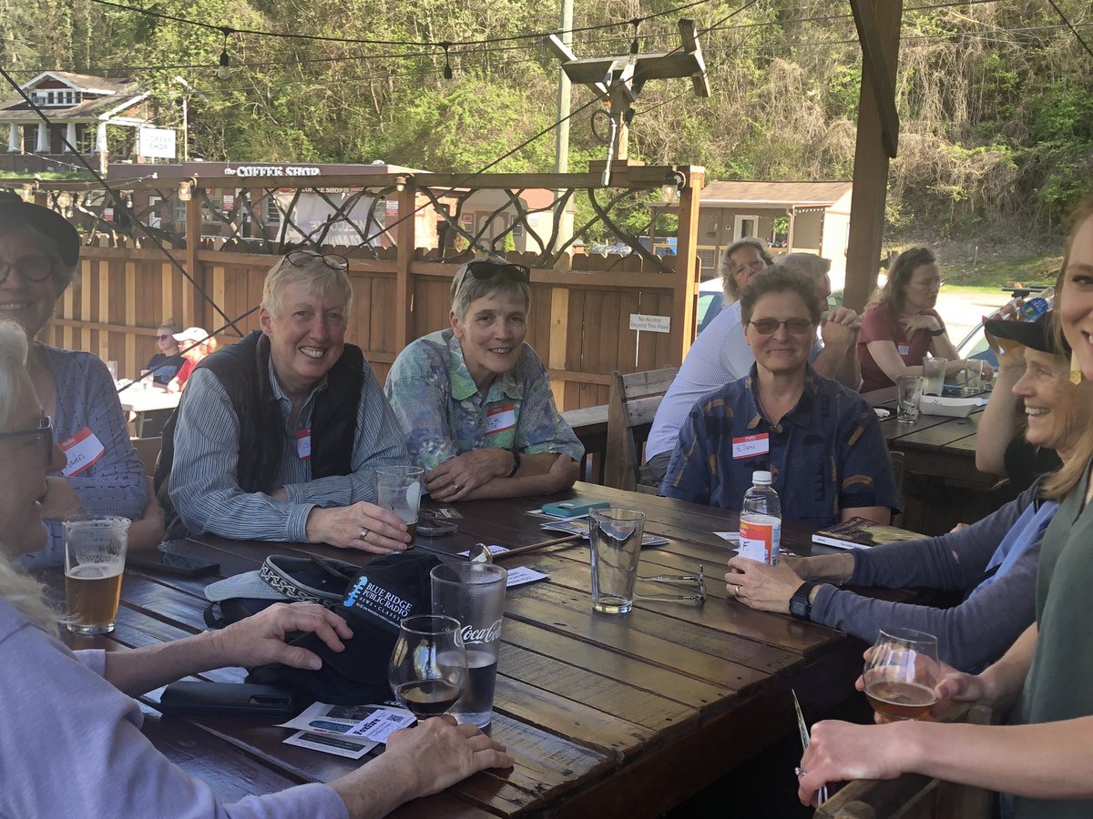 BlueRidgePublic's tweet photo. Listening and sharing stories -- we could do this every day! Thanks so much to everyone who joined us at "BPR Amplifies: Foxfire," at @InnovationBrew in Sylva.
A special thanks to @FoxfireOrg @InnovationBrew and @citylightsnc for their partnership.

https://t.co/Ys9jQPCl2N https://t.co/9UOjC19ulq