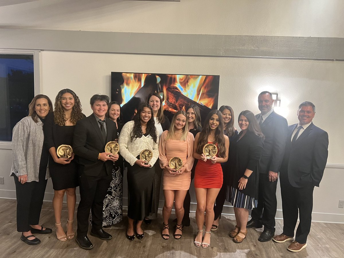 Last night me and 4 of my peers were awarded the Valley Vista 5 award for our athletic, academic, and community achievements. Thank you to everyone in support and our #1COFamily
<a href="/COHSFootball/">Charter Oak Football</a> <a href="/_COBaseball/">Charter Oak Baseball</a>