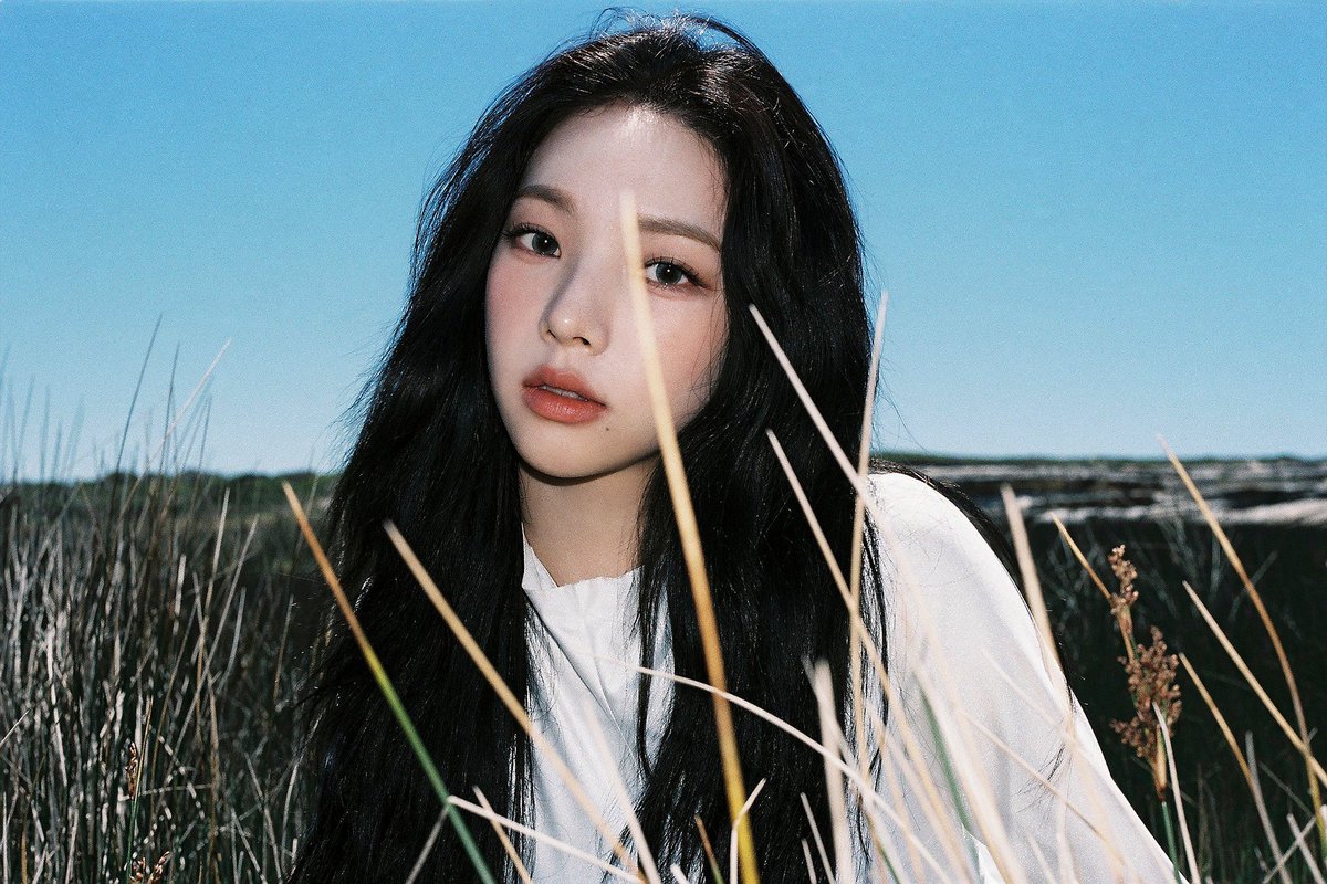 npomvtt's tweet photo. Deusas! SM Ent. divulga as primeiras imagens teaser de Karina e Ningning, para o lançamento do terceiro mini álbum “MY WORLD”, marcado para 08 de maio. https://t.co/01js9ojapw