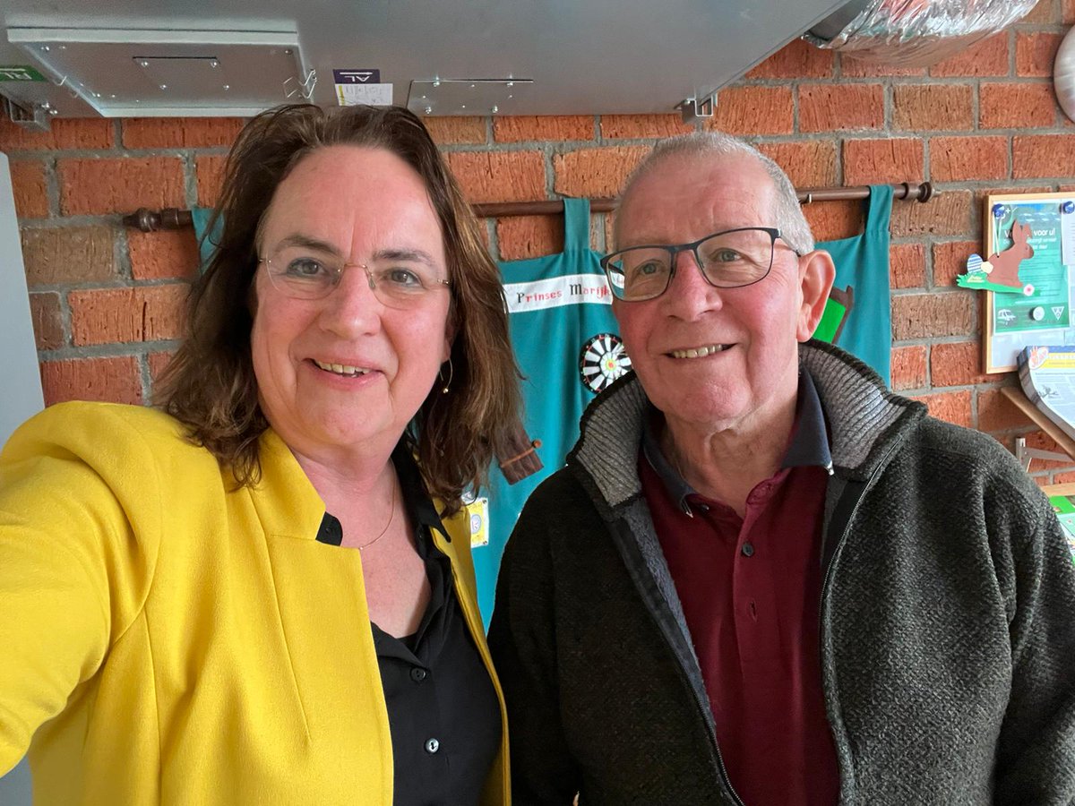 Raadslid Bert Meulenberg (Stadspartij-Beemster Polder Partij) en burgemeester Ellen van Selm hadden een kennismakingsgesprek in het Prinses Marijke gebouw. Bert is voorzitter van Stichting Prinses Marijke Activiteiten 55+. Een inspirerende ontmoeting. @ellenvanselm <a href="/Bertmeul/">Bert Meulenberg</a>