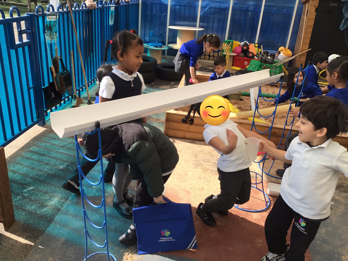 edgewickprimary's tweet photo. What started off as experimenting with pipes in the sand, quickly evolved into a game of limbo! A great way to use our gross motor skills! #spontaneouslearning #earlyyears #earlyeducation #Outdoorplay #receptionchildren https://t.co/ghFRKV9NmK