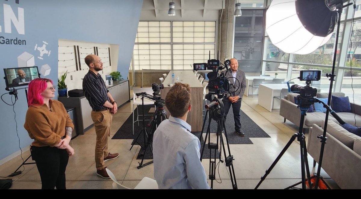 DrEmadRahim's tweet photo. We are introducing something amazing and new to the Upstate #entrepreneurship ecosystem. The #Syracuse Surge Accelerator is a dynamic program dedicated to growing BIPOC led tech startups. https://t.co/Wobs67wSzs powered by @CenterStateCEO @Syracuse1848 @thetechgarden https://t.co/dAH7jhmORw