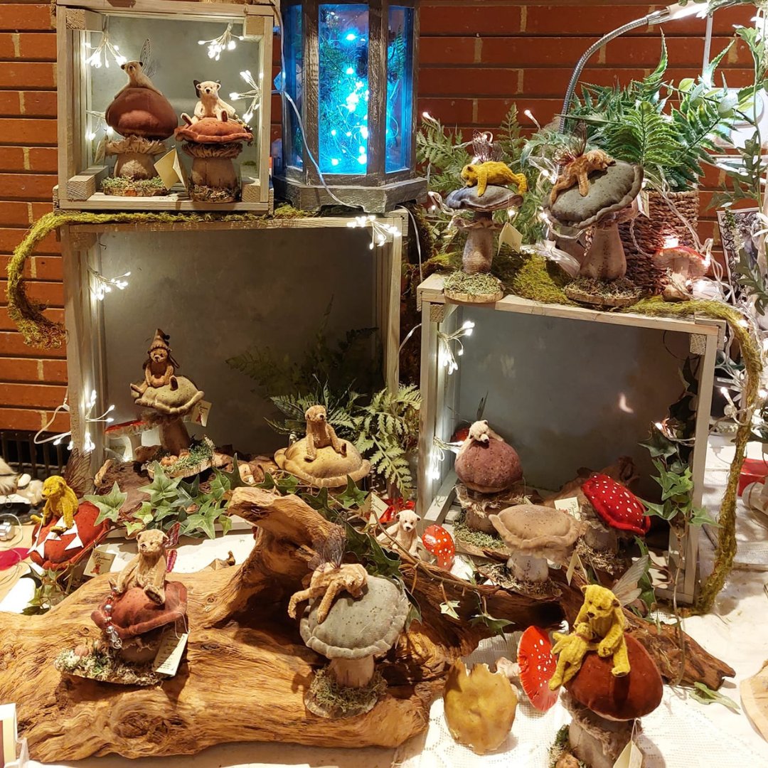 Un-bear-ably cute! This adorable #pipecleanerbear was crafted by Janice Cardey from Pipedream Bears using <a href="/HewittandBooth/">Hewitt & Booth</a> pipe cleaners we stock on our website. Get your paws on the same materials &amp; try to create your own artandcraftfactory.co.uk/product-catego…
#craftingcommunity #UKcrafters