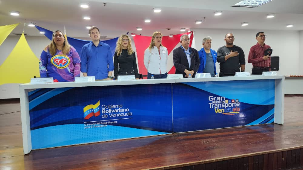 Al grito de #VenezuelaUnaSolaVoz, la Gran Misión Transporte Venezuela participa en el Encuentro Desafíos de la Comunicación Popular, organizado por @cmacmiranda, para el fortalecimiento y consolidación de Medios Alternativos y Comunitarios de la Región Central. #RevoluciónÉtica