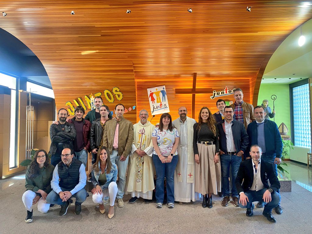AlarvaSanAgus's tweet photo. ¡Qué día tan agradable pasamos en el encuentro para celebrar el XXV aniversario de la promoción '98!
Recuerdos y sentimientos que no se olvidan.

@SanAgustin_VA https://t.co/t5CYUQUNXQ