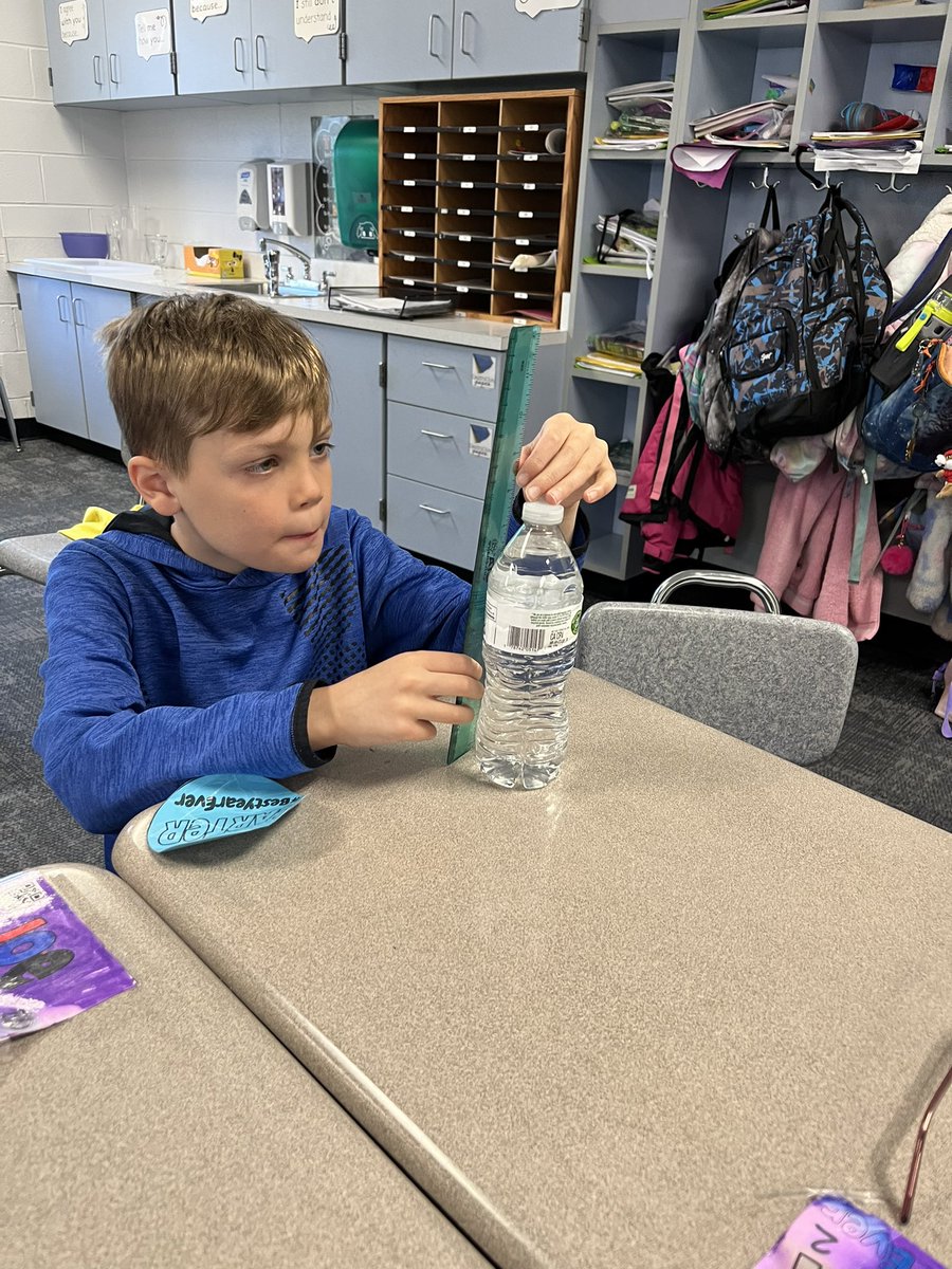 MrsSnipes105's tweet photo. Putting our measurement skills to the test by adventuring around our room to measure items to the nearest fourth inch! 📏 @BlueAshElem #MathRules #LoveMyJob #RealWorldPractice https://t.co/iEYR77Td8c