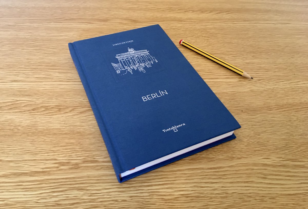 sergiovadillo76's tweet photo. 📚 #Berlín de @unatintablanca
Libro en tapa dura encuadernado en tela de algodón orgánico teñido con tintes naturales. Tripas con 224 páginas de papel arte de 100 gramos, más un cuardenillo de 16 páginas en papel extrablanco de 200 gramos para bocetos y dibujos.
#Librosdeviaje https://t.co/GHzgLPtD8b