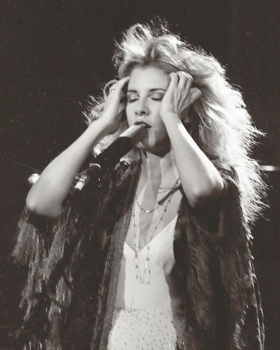 sininlinen's tweet photo. We need to know: what is your favorite Stevie song or lyric?

#stevienicks #whitewitch #dreams #cottagecore #goddess https://t.co/omTgu4AGkP