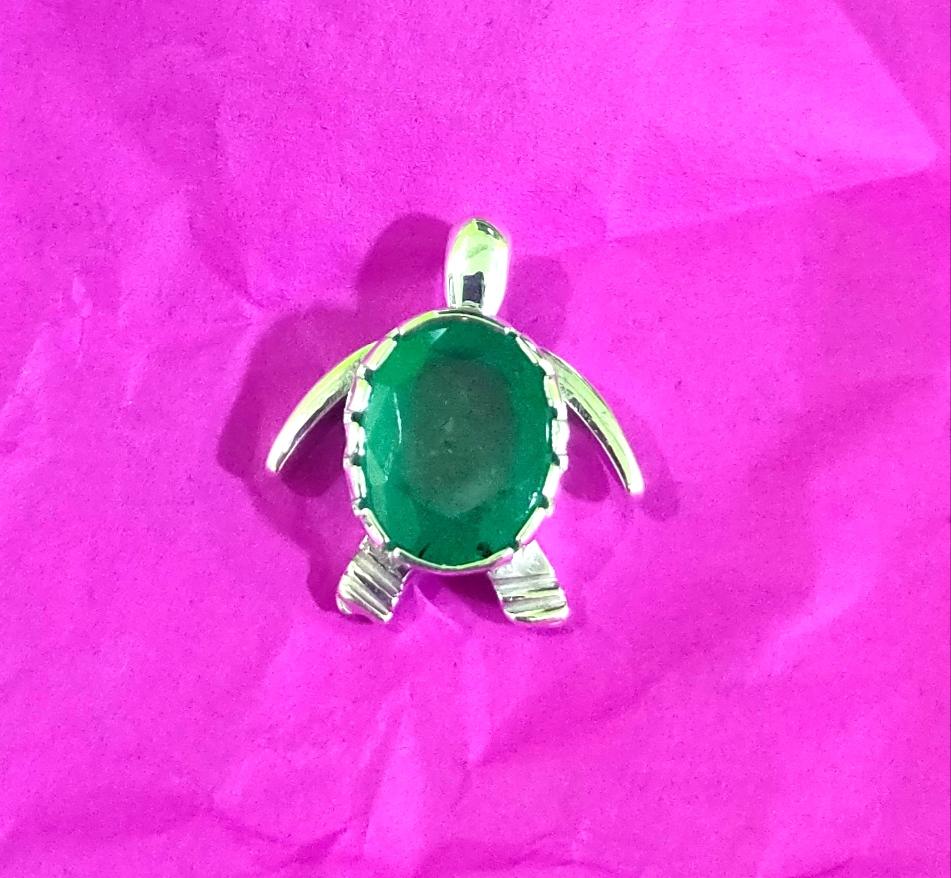 Tortoise Shape Emerald Gemstone Pendant in Silver
#rudrakshamart #gemstonependant #silverpendant #emeraldpendant