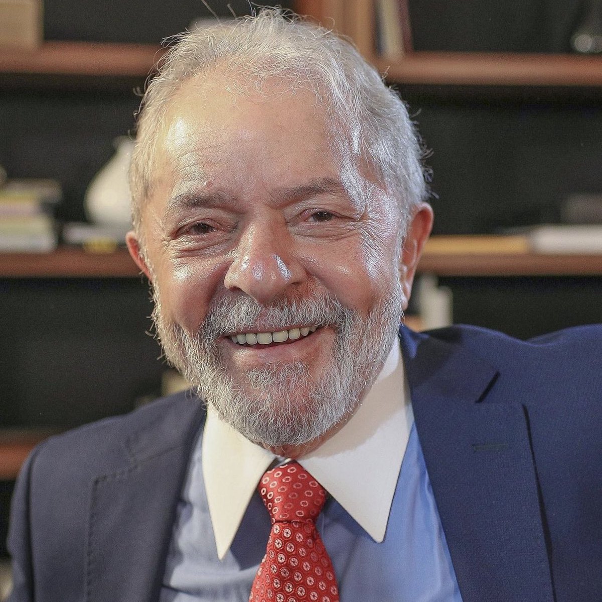 choquei's tweet photo. 🚨BASTIDORES: O enfermeiro e ex-bbb Cezar Black deve participar da cerimônia da assinatura do presidente Lula que vai garantir o pagamento do piso salarial para a enfermagem. A solenidade está marcada para às 17h30, no palácio do planalto. #BBB23 https://t.co/hUQkiPsO67