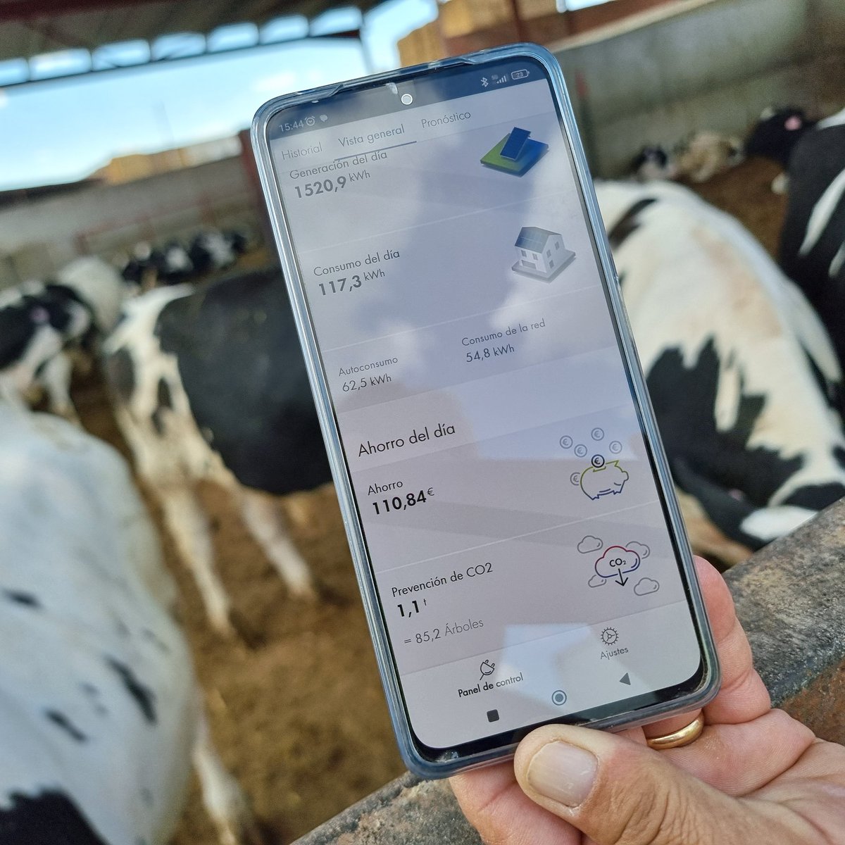 meportoles's tweet photo. 🤗 Contentos, con la gran satisfacción que nos trasladan nuestros clientes al controlar, desde su propio "smartphone" , la #energia que generan sus #placassolares , así como su correspondiente #ahorroenergetico diario

Todo ello, gracias "SMA Energy app", de @SMAsolar 👌 https://t.co/gASx3t8ZTn