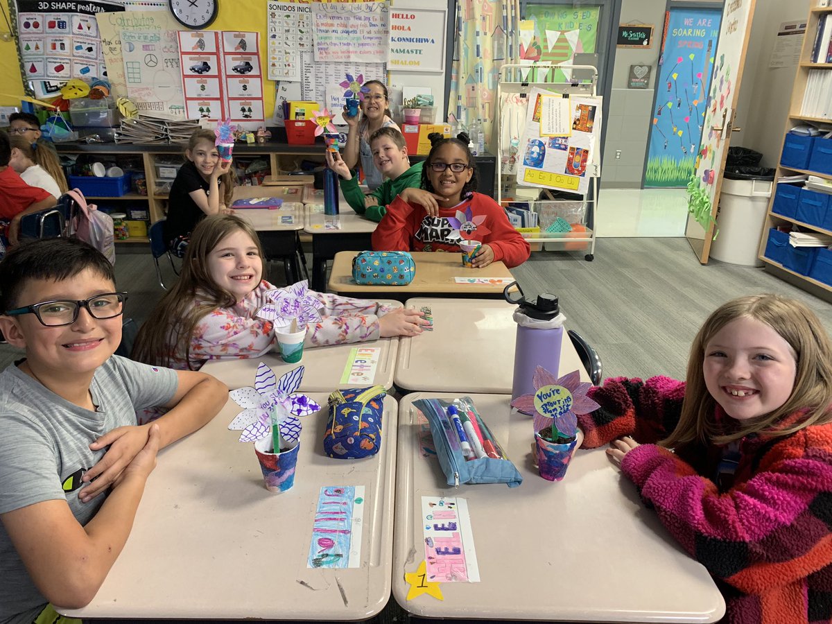 Teachluvspan's tweet photo. Thank you Ms. Ortiz class for spreading  kindness to our class!!! 💕💕💕 https://t.co/U3QH5ezP7y