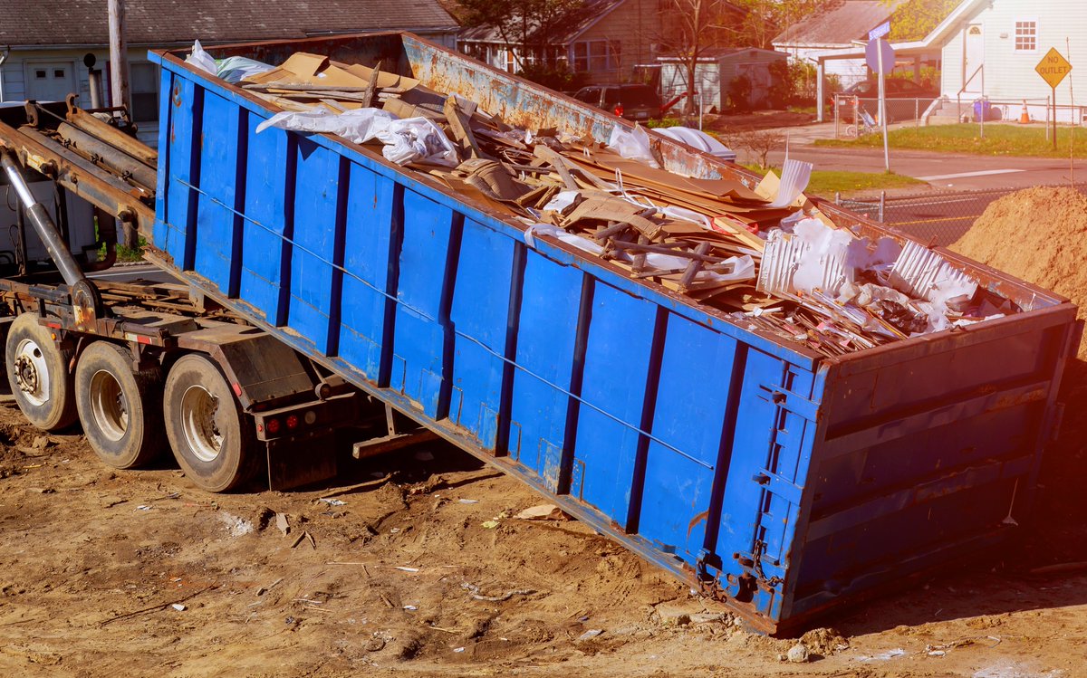 In this article, we'll cover the importance of proper loading techniques for roll-off dumpster rentals. Read our 8 tips!

wasteremovalusa.com/.../the-import…

#loadingup
#rolloffrental
#dumpsterrental
#rentadumpster
#dumpsters
#rolloffs
#dumpstercompany
#rolloffdumpsters
#rolloffcontainer