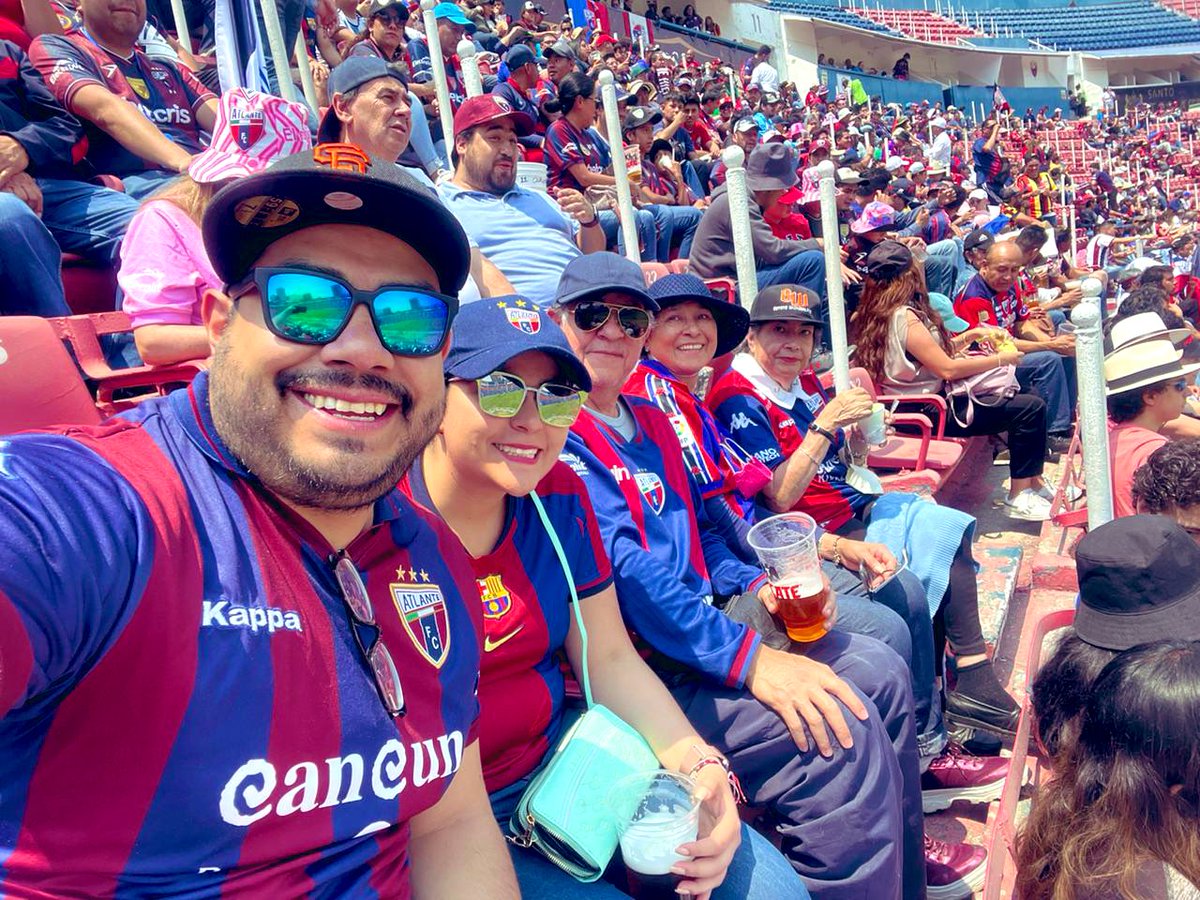 Chrizoniko's tweet photo. 107 años de tradición y grandeza, les gusto o no les guste…!!! @Atlante #felicidadesAtlante #PotrosdeHierro https://t.co/Rl0PuI3OWR