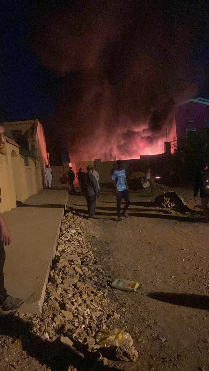 HamidMurtada's tweet photo. A house near me in alsafia (residential area) was just shelled and is currently on fire and residents are trying to put it out. Obviously this is all happening during the “ceasefire”. 
#Sudan https://t.co/5DJwH0J71Q
