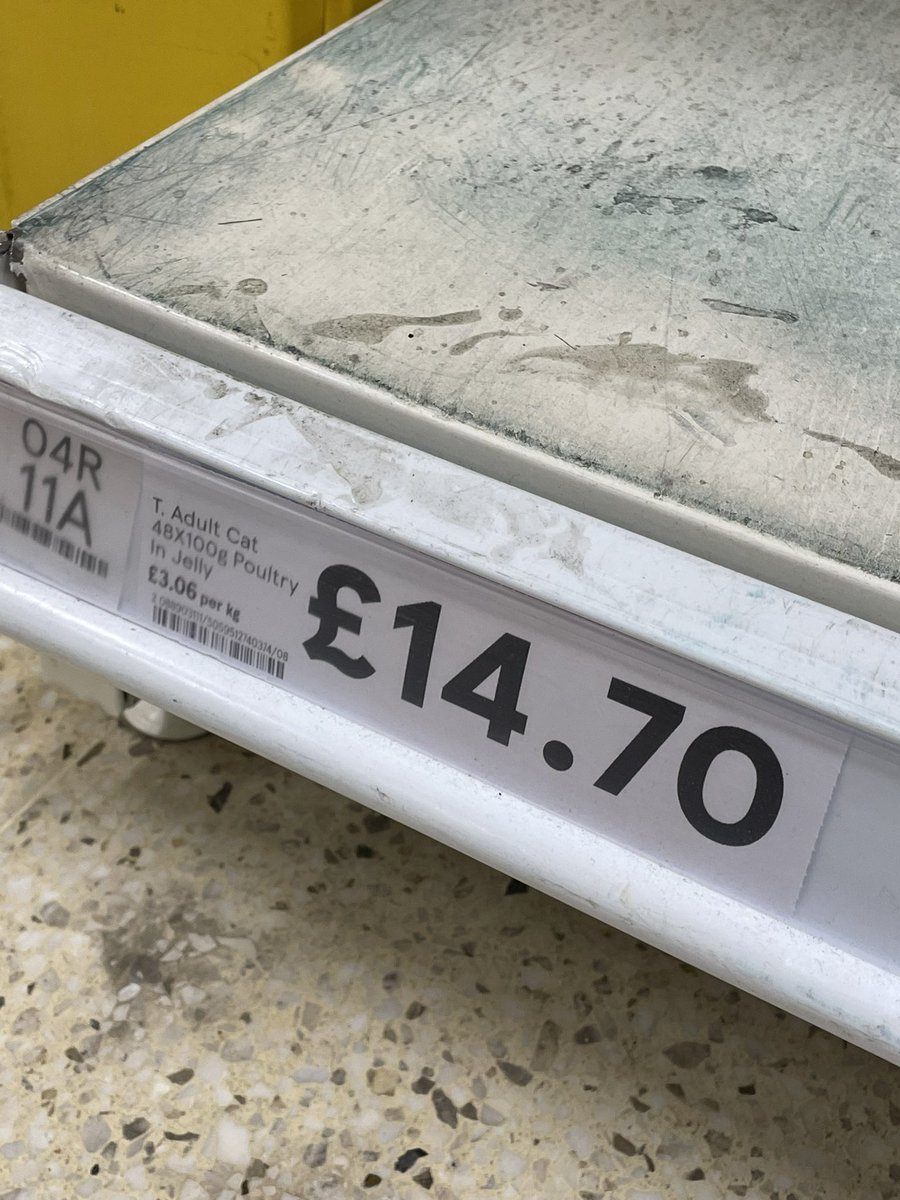 Olijackson11's tweet photo. @Tesco Absolutely disgusting that last year you had a row with Whiskas about a price hike with their cat food, to a year later Tescos own brand cat food is more expensive. Last year Tescos cat food was £10, now it’s more expensive than Whiskas! Talk about money grabbing! https://t.co/OkGNAXM28r