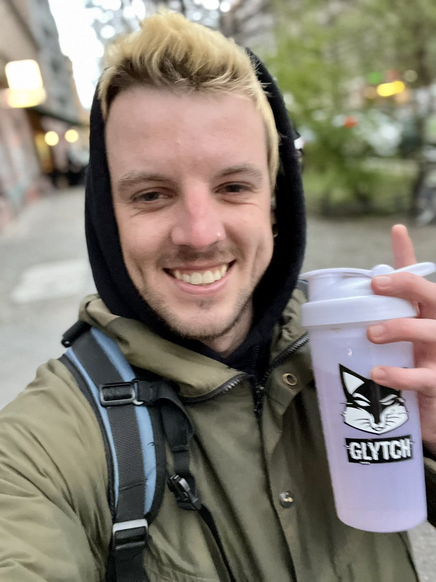 UnityGayming's tweet photo. On my way home from the gym day 17 completed ☑️ Live on Kick in 1 hr. See you there 💟
-> you also want that xtra boooooost? @GLYTCHEnergy code “Unity” 15% off. Just saying *cheekysmile*
#streamer #kick #twitch #glytchfam #unityfam #StreamerCommunity #gamerwellness https://t.co/sIqmpbZrpm