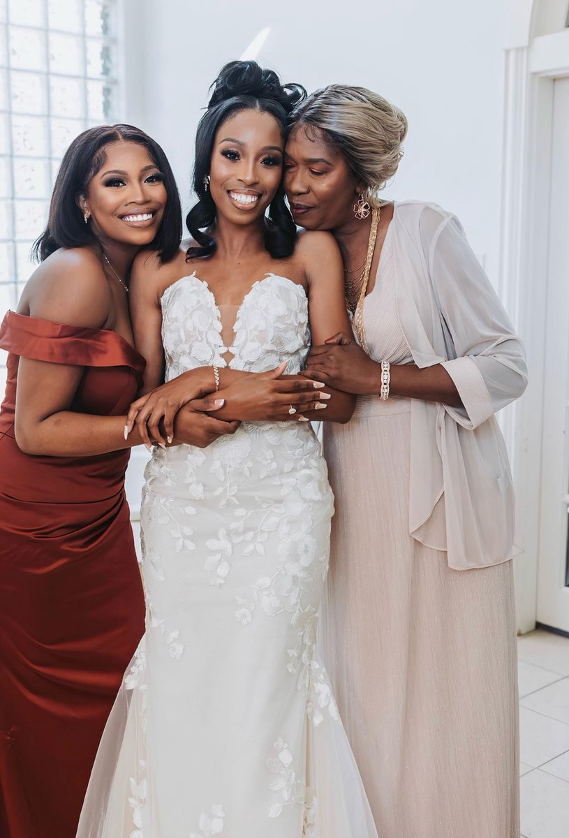 SydneeMonet's tweet photo. My Big Sister Is A Married Woman Now 🥰🫶🏽 The Joy Of Being Able To Witness This Moment Is Something That Can’t Be Explained 🤞🏽❤️
#MrsJackson 💍 https://t.co/NN1uX8OpxR