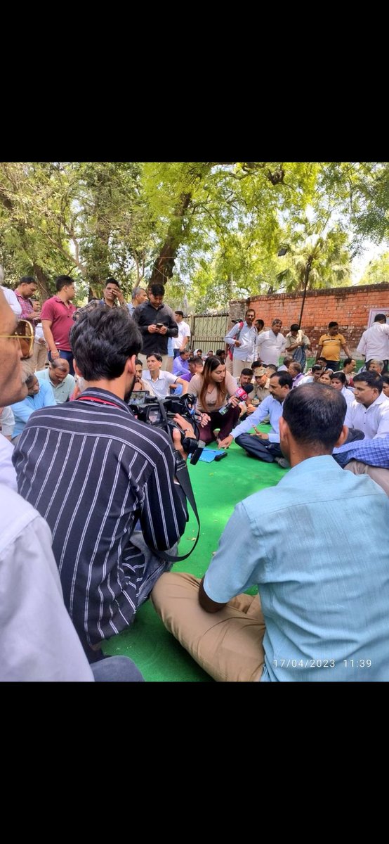 होमगार्ड्स की मांग पूरी करो
देश आजाद-अंग्रेजों के नियम लागू क्यो 
75 साल से "निष्काम सेवा" "स्वयंसेवक" जैसे शब्द अब नियमों में बदलाव जरूरी..
<a href="/Dev_Fadnavis/">Devendra Fadnavis</a> 
<a href="/CMOMaharashtra/">CMO Maharashtra</a> <a href="/AmitShah/">Amit Shah</a> 
@INavneetF 
<a href="/PMOIndia/">PMO India</a> 
<a href="/RajThackeray/">Raj Thackeray</a> 
<a href="/RealBacchuKadu/">BACCHU KADU</a> 
<a href="/abpmajhatv/">ABP माझा</a> 
@GopichandP_MLC