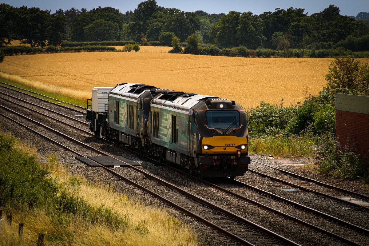 HaydenS50008's tweet photo. @_Rail125_ Spetchley? Been on the road bridge there before and it’s a great spot https://t.co/NB2dkmcgiB