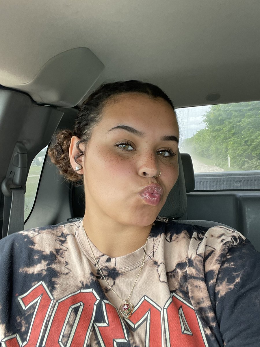 _mickett_'s tweet photo. glowing a little different these days🤭❤️‍🔥 https://t.co/CofQAHzMfi