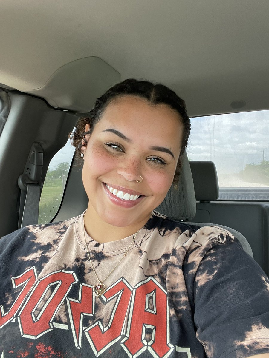 _mickett_'s tweet photo. glowing a little different these days🤭❤️‍🔥 https://t.co/CofQAHzMfi