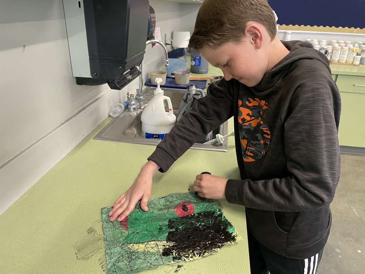 WSMSStallions's tweet photo. 6th graders in Mrs. Gazzano's art classes have been working on an animal batik piece. Batik originated from Indonesia and uses wax-resist dyes applied to cloth. Ss are using crayons (wax) to repel paint (dye). #StallionsForward #Learn230 https://t.co/sB8R1ejdz2