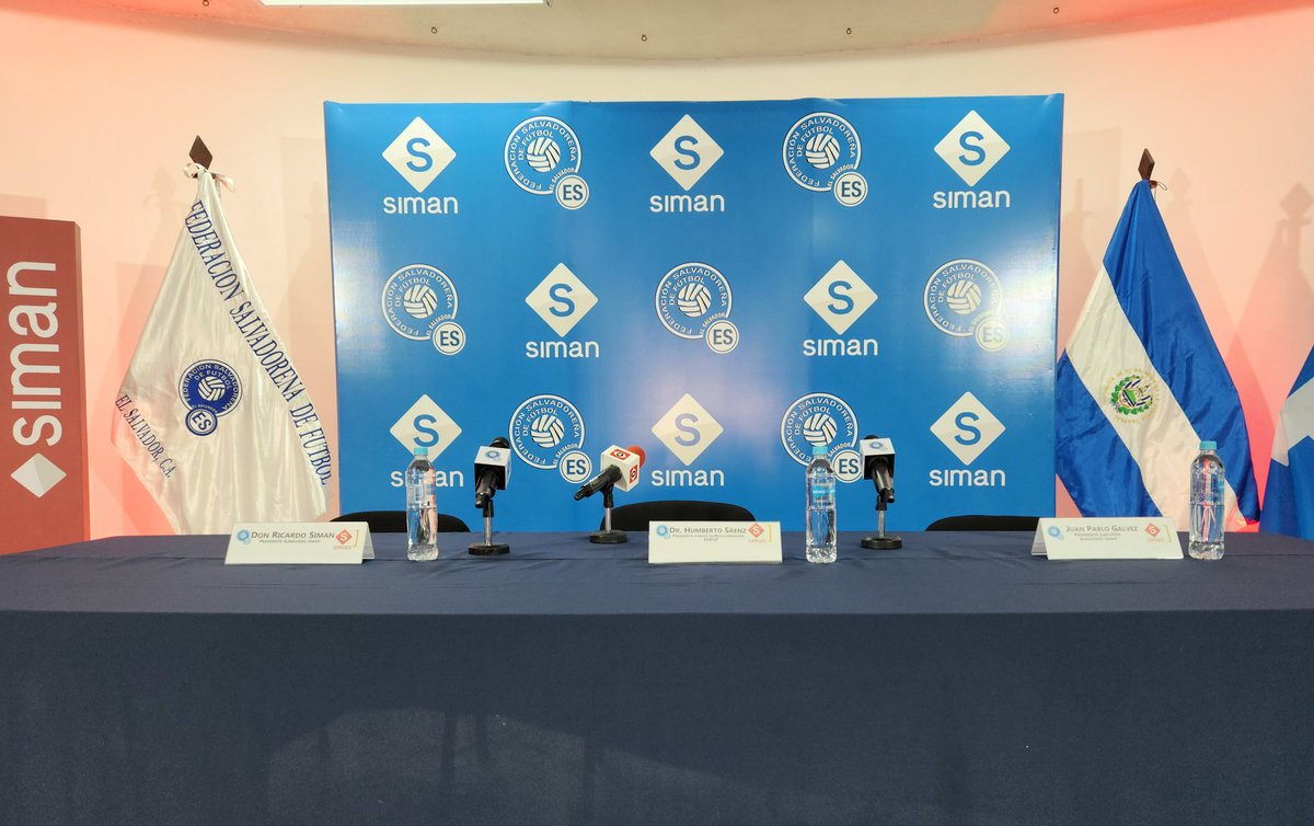 fesfut_sv's tweet photo. 📸🎤 | En pocos minutos iniciamos la presentación oficial de nuestro nuevo patrocinador.
#AlmacenesSiman #FESFUT https://t.co/5d6k7JW8TD