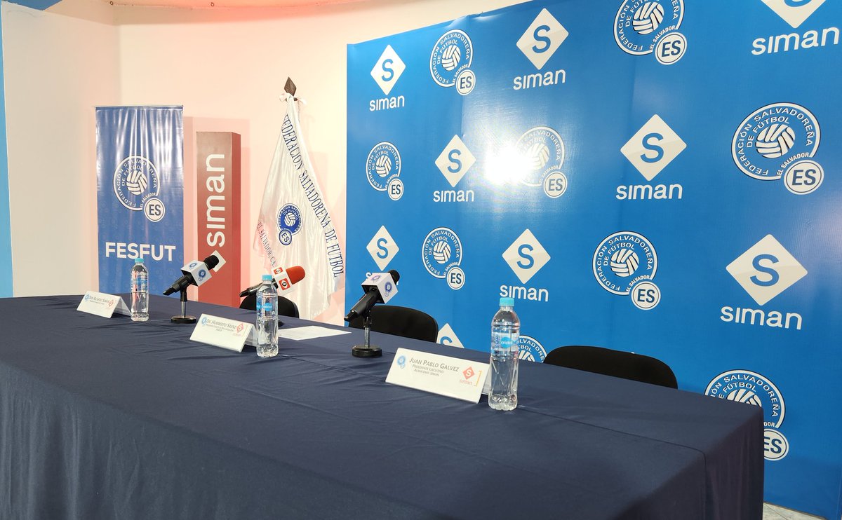 fesfut_sv's tweet photo. 📸🎤 | En pocos minutos iniciamos la presentación oficial de nuestro nuevo patrocinador.
#AlmacenesSiman #FESFUT https://t.co/5d6k7JW8TD