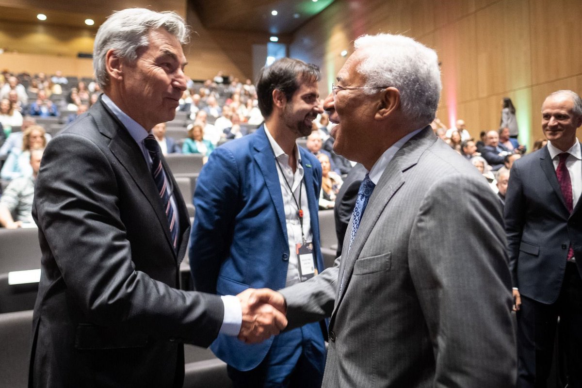 antoniocostapm's tweet photo. Na sessão de abertura do ‘Growth Forum’, da @CCIPortuguesa, recordei que o país dispõe, nos próximos anos, de um quadro de incentivos e apoios à capitalização das #empresas muito importante. https://t.co/Zeknwqo3RC