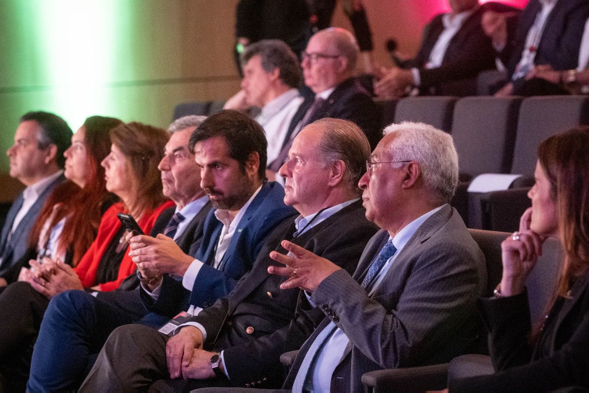 antoniocostapm's tweet photo. Na sessão de abertura do ‘Growth Forum’, da @CCIPortuguesa, recordei que o país dispõe, nos próximos anos, de um quadro de incentivos e apoios à capitalização das #empresas muito importante. https://t.co/Zeknwqo3RC