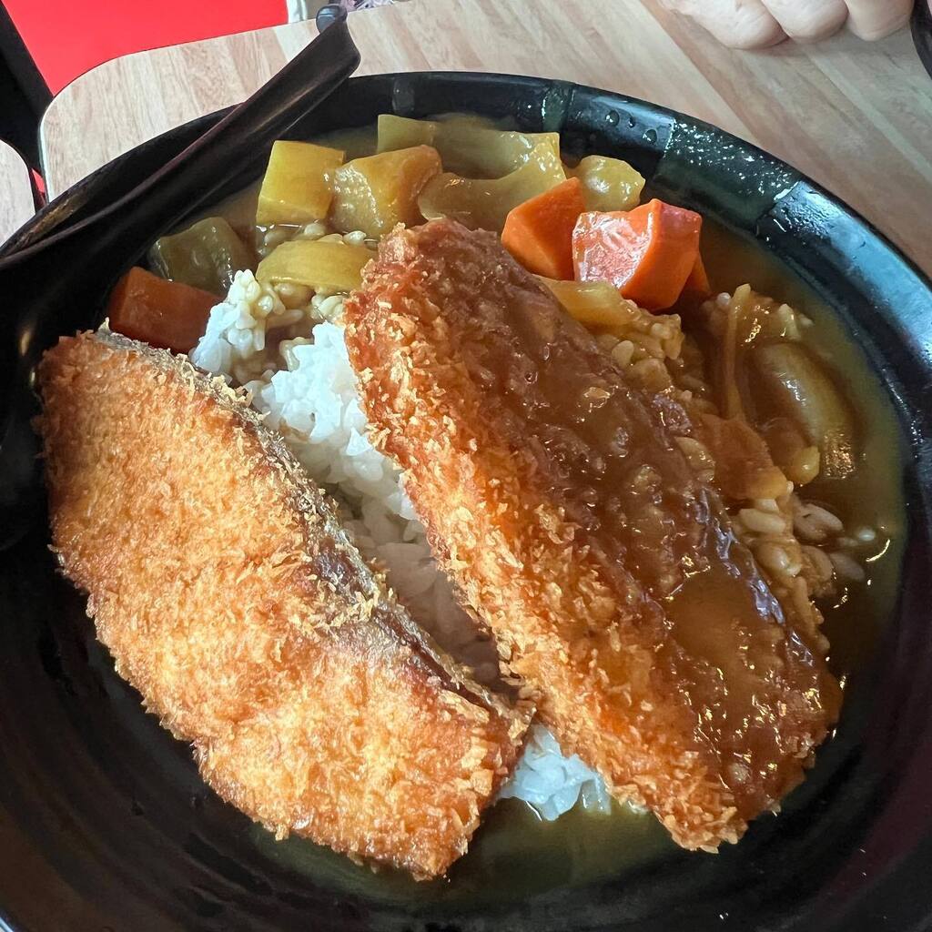JayMoyLovesFood's tweet photo. To-Gather is an establishment that has several stalls co-located in a drinking place at Goldhill Plaza. 

Kazoku Japanese is one of those what I found was decent Japanese bowls and rolls for a pretty good price. 

Salmon Katsu Curry Don is something inte… https://t.co/876P7EJTwe https://t.co/soanahDPbx